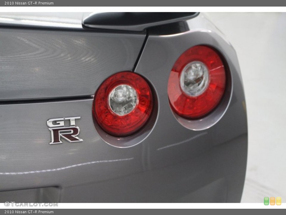 2010 Nissan GT-R Badges and Logos