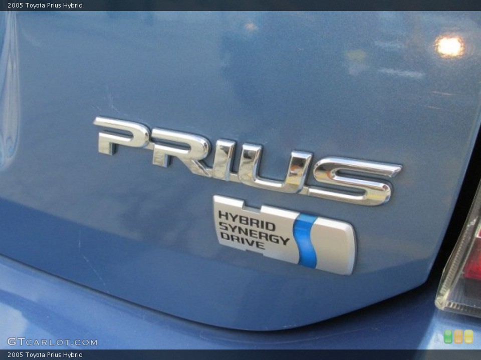 2005 Toyota Prius Badges and Logos