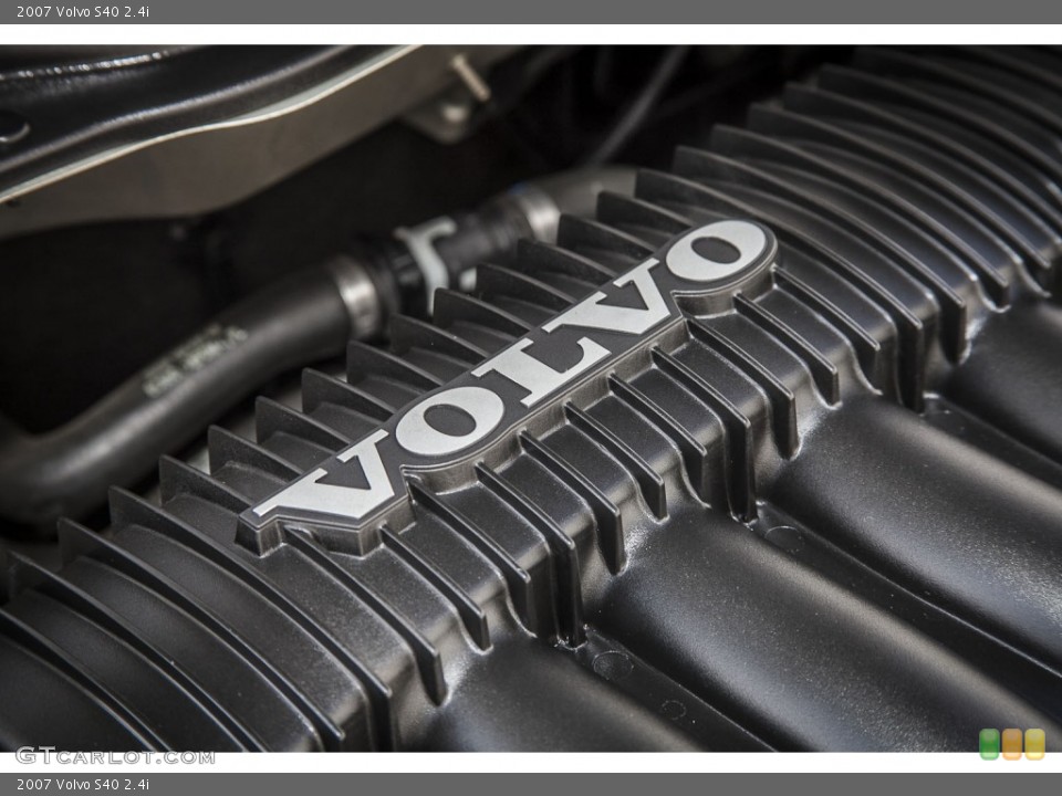 2007 Volvo S40 Badges and Logos