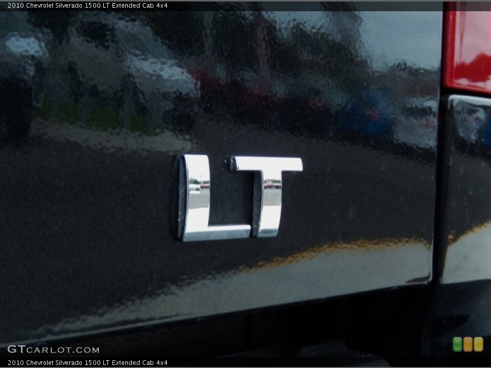 2010 Chevrolet Silverado 1500 Custom Badge and Logo Photo #86876412