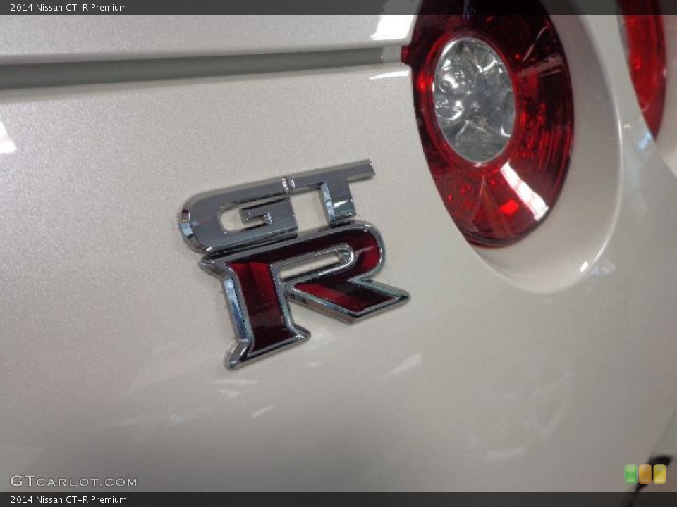 2014 Nissan GT-R Badges and Logos