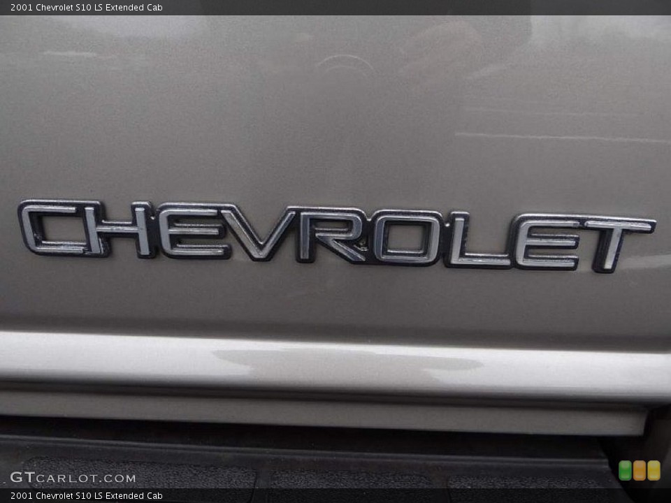 2001 Chevrolet S10 Custom Badge and Logo Photo #91244656