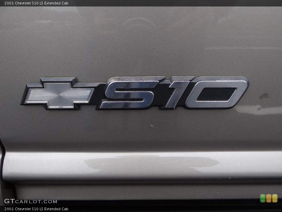 2001 Chevrolet S10 Custom Badge and Logo Photo #91244671