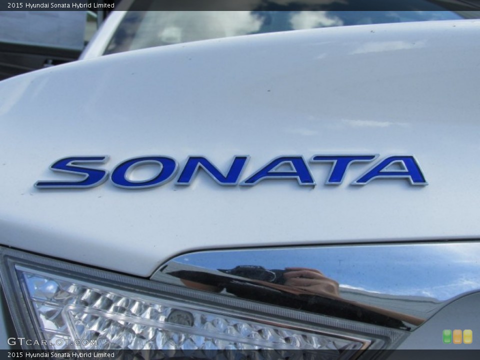 2015 Hyundai Sonata Hybrid Badges and Logos