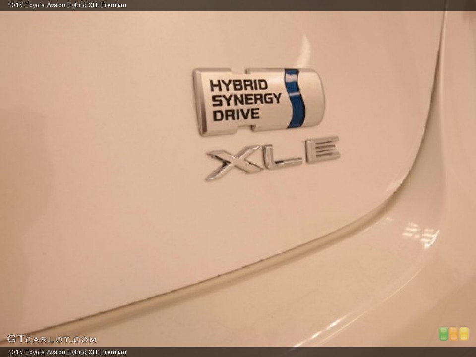 2015 Toyota Avalon Badges and Logos