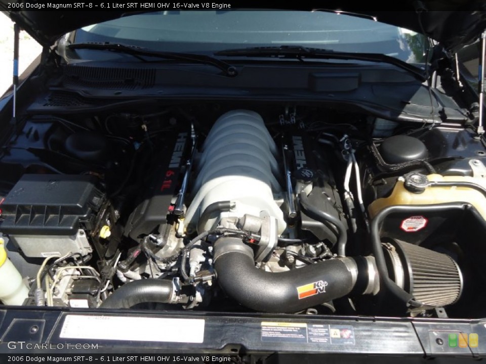 6.1 Liter SRT HEMI OHV 16-Valve V8 2006 Dodge Magnum Engine