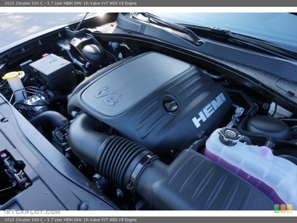 5.7 Liter HEMI OHV 16-Valve VVT MDS V8 2015 Chrysler 300 Engine