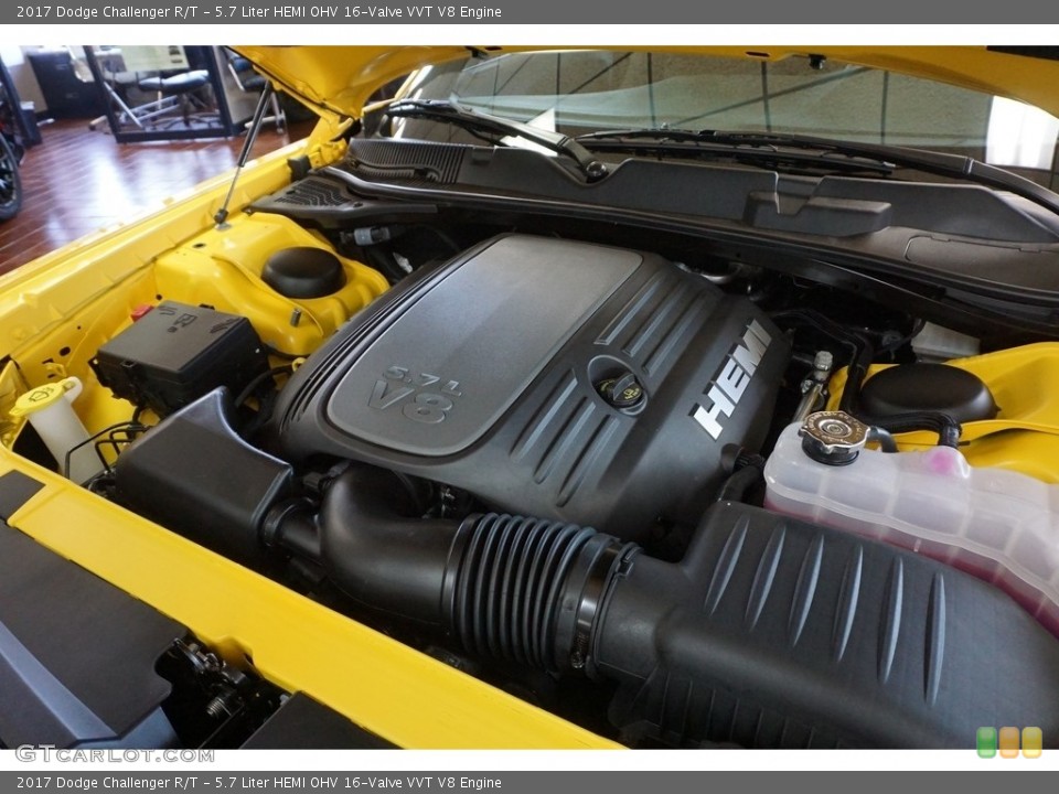 5.7 Liter HEMI OHV 16-Valve VVT V8 2017 Dodge Challenger Engine