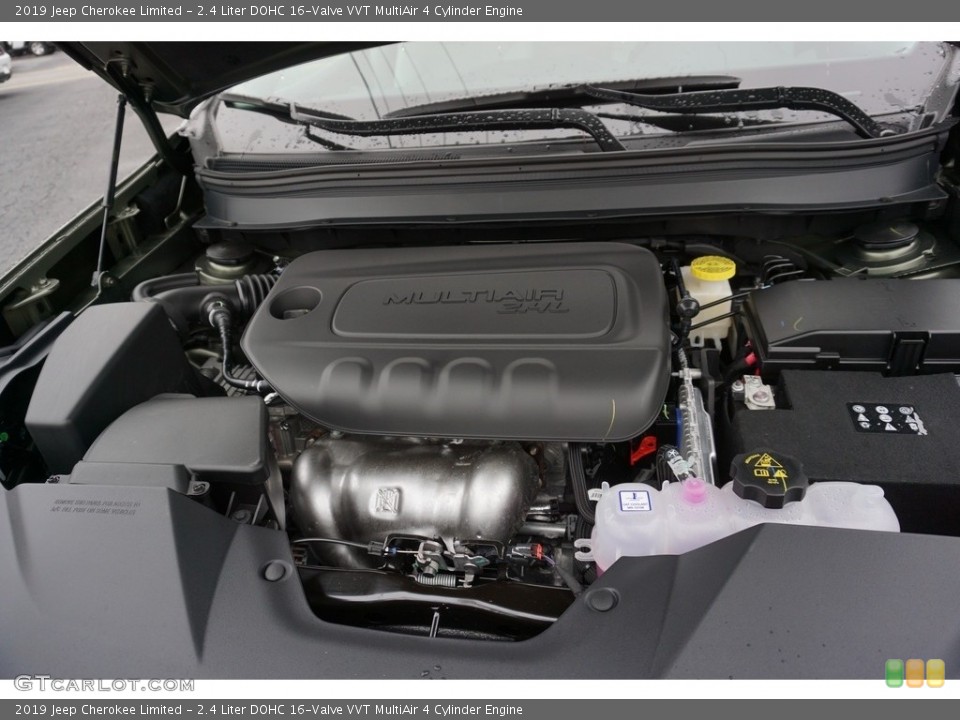 2.4 Liter DOHC 16-Valve VVT MultiAir 4 Cylinder 2019 Jeep Cherokee Engine