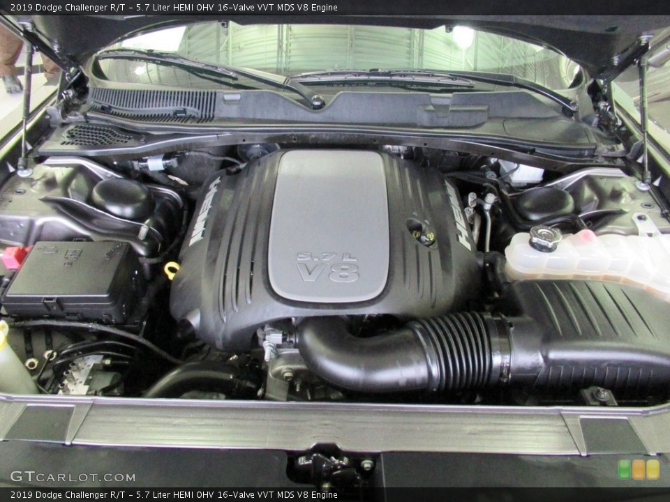 5.7 Liter HEMI OHV 16-Valve VVT MDS V8 2019 Dodge Challenger Engine