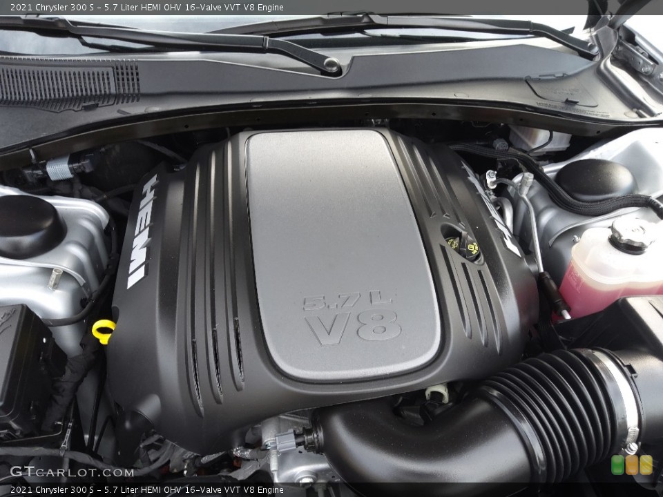 5.7 Liter HEMI OHV 16-Valve VVT V8 2021 Chrysler 300 Engine