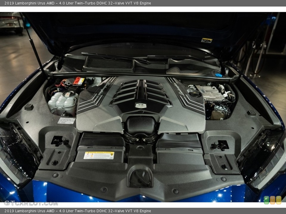 4.0 Liter Twin-Turbo DOHC 32-Valve VVT V8 2019 Lamborghini Urus Engine