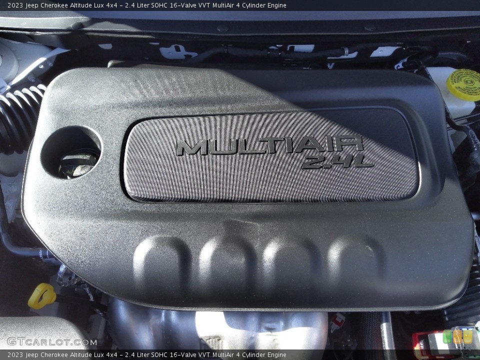2.4 Liter SOHC 16-Valve VVT MultiAir 4 Cylinder 2023 Jeep Cherokee Engine