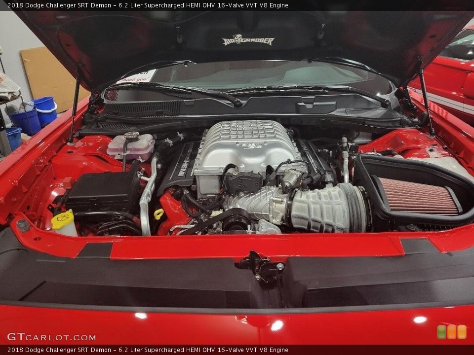 6.2 Liter Supercharged HEMI OHV 16-Valve VVT V8 2018 Dodge Challenger Engine