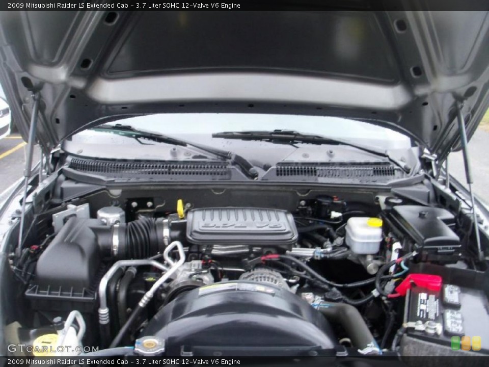 3.7 Liter SOHC 12-Valve V6 2009 Mitsubishi Raider Engine