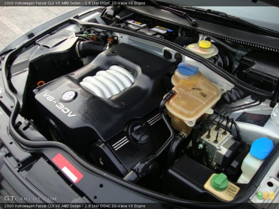 2.8 Liter DOHC 30-Valve V6 Engine for the 2000 Volkswagen Passat #38316171