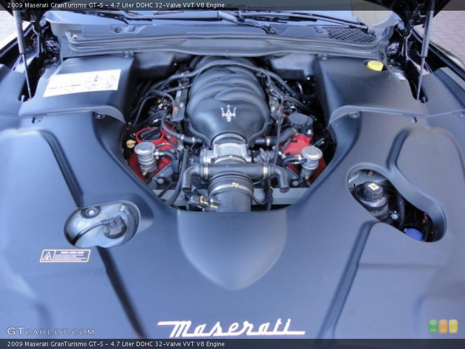 4.7 Liter DOHC 32-Valve VVT V8 2009 Maserati GranTurismo Engine