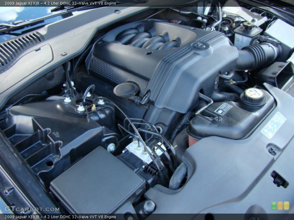 4.2 Liter DOHC 32-Valve VVT V8 2009 Jaguar XJ Engine