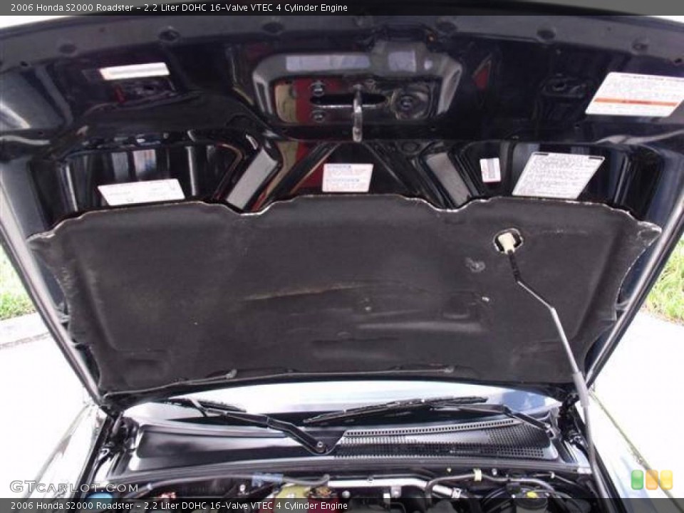 2.2 Liter DOHC 16-Valve VTEC 4 Cylinder Engine for the 2006 Honda S2000 #40844225