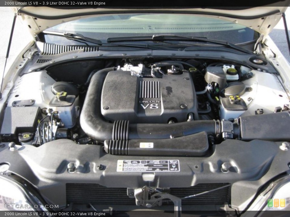 3.9 Liter DOHC 32-Valve V8 Engine for the 2000 Lincoln LS #41223357