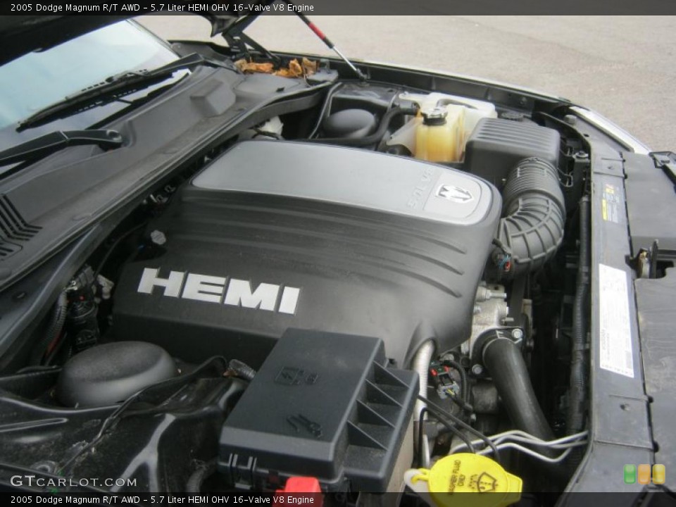 5.7 Liter HEMI OHV 16-Valve V8 Engine for the 2005 Dodge Magnum #48046357