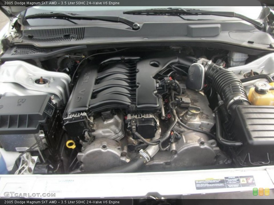 3.5 Liter SOHC 24-Valve V6 Engine for the 2005 Dodge Magnum #48311206