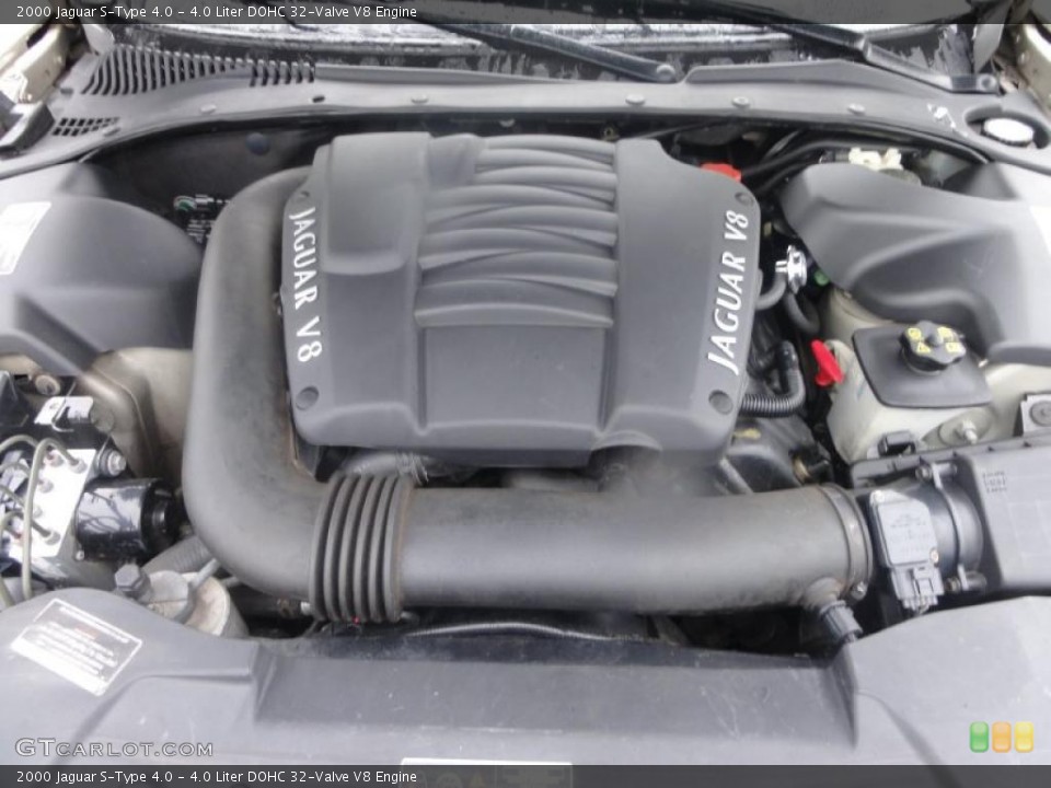 4.0 Liter DOHC 32-Valve V8 2000 Jaguar S-Type Engine
