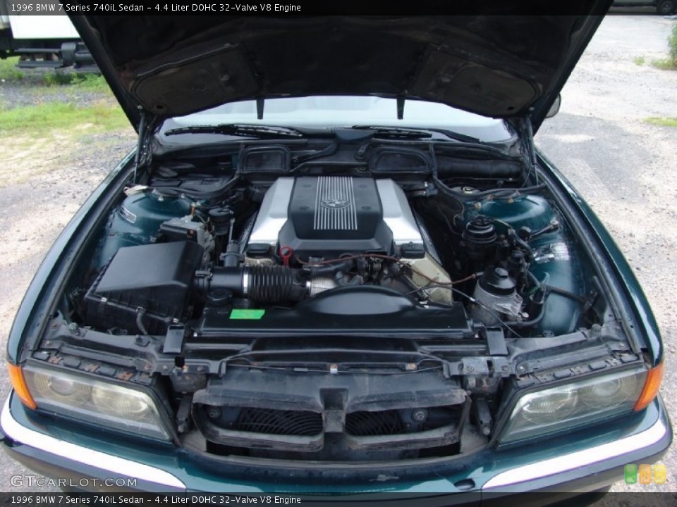 4.4 Liter DOHC 32-Valve V8 1996 BMW 7 Series Engine