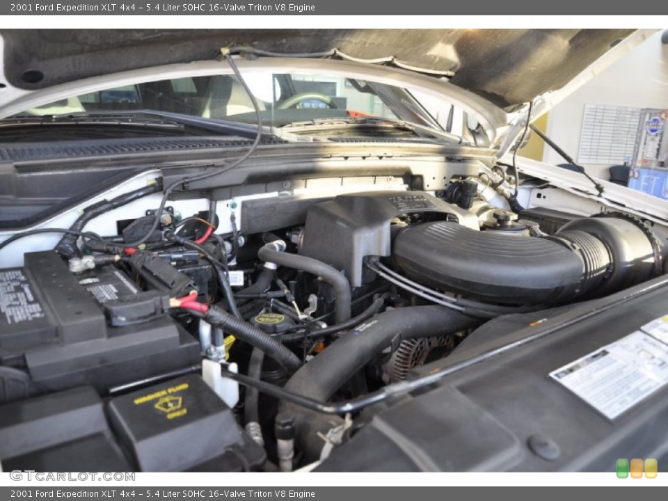 5.4 Liter SOHC 16-Valve Triton V8 Engine for the 2001 Ford Expedition #51179250
