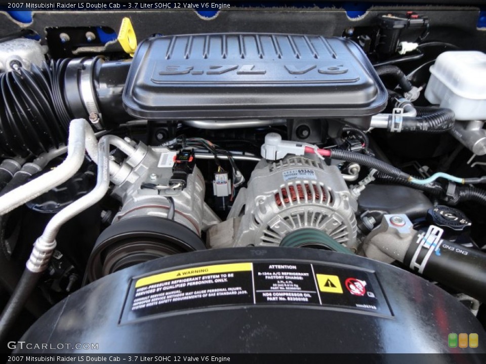 3.7 Liter SOHC 12 Valve V6 2007 Mitsubishi Raider Engine