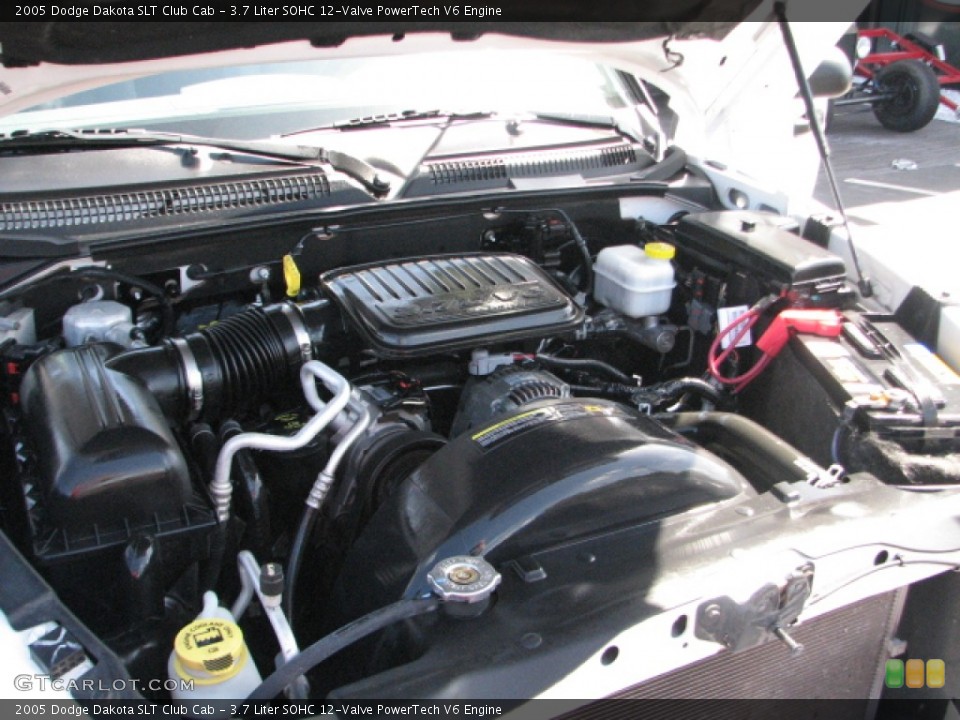 3.7 Liter SOHC 12-Valve PowerTech V6 Engine for the 2005 Dodge Dakota #52513656