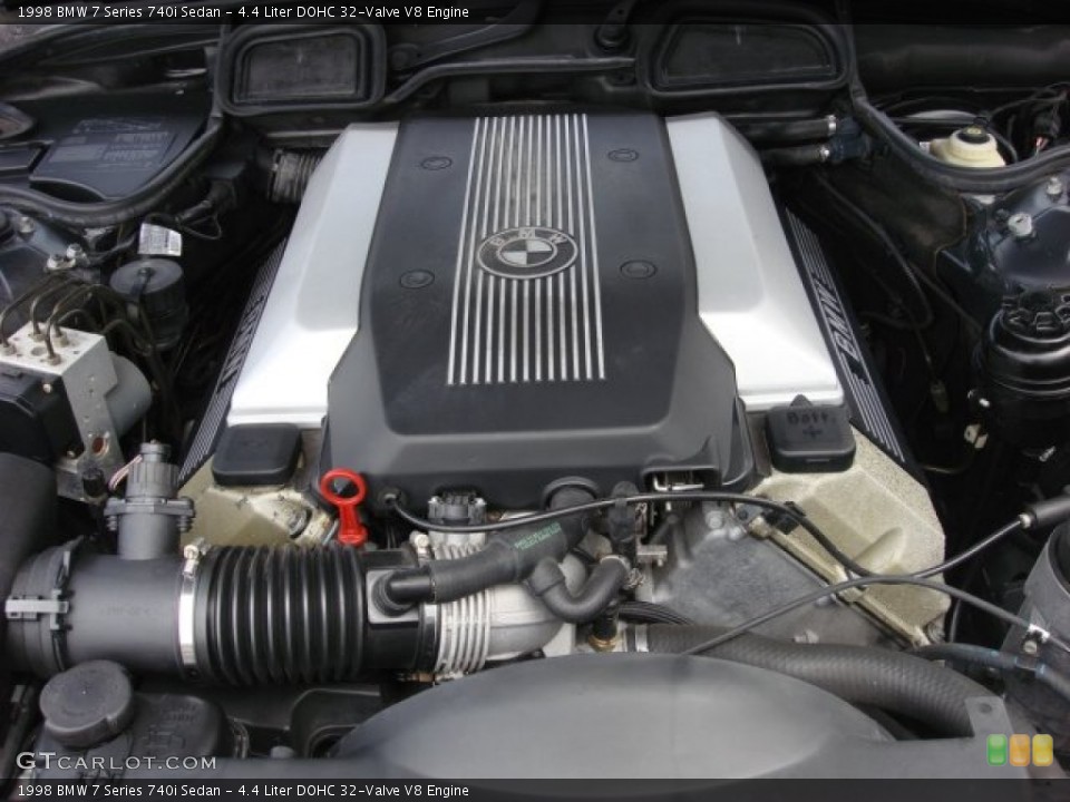 4.4 Liter DOHC 32-Valve V8 1998 BMW 7 Series Engine