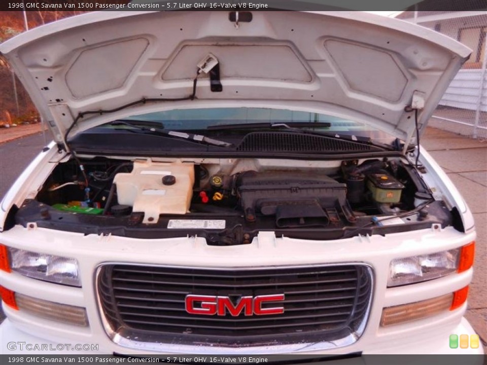 5.7 Liter OHV 16-Valve V8 1998 GMC Savana Van Engine