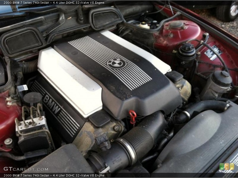 4.4 Liter DOHC 32-Valve V8 Engine for the 2000 BMW 7 Series #60641510