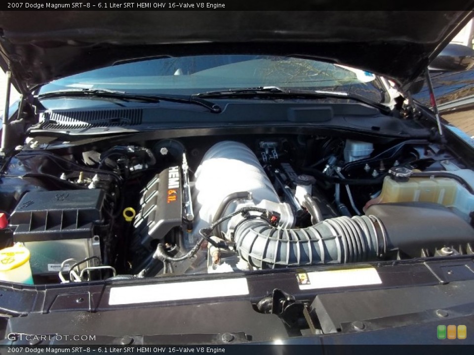 6.1 Liter SRT HEMI OHV 16-Valve V8 2007 Dodge Magnum Engine