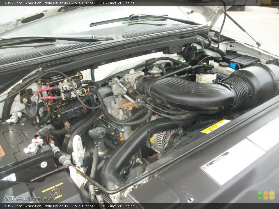 5.4 Liter SOHC 16-Valve V8 1997 Ford Expedition Engine