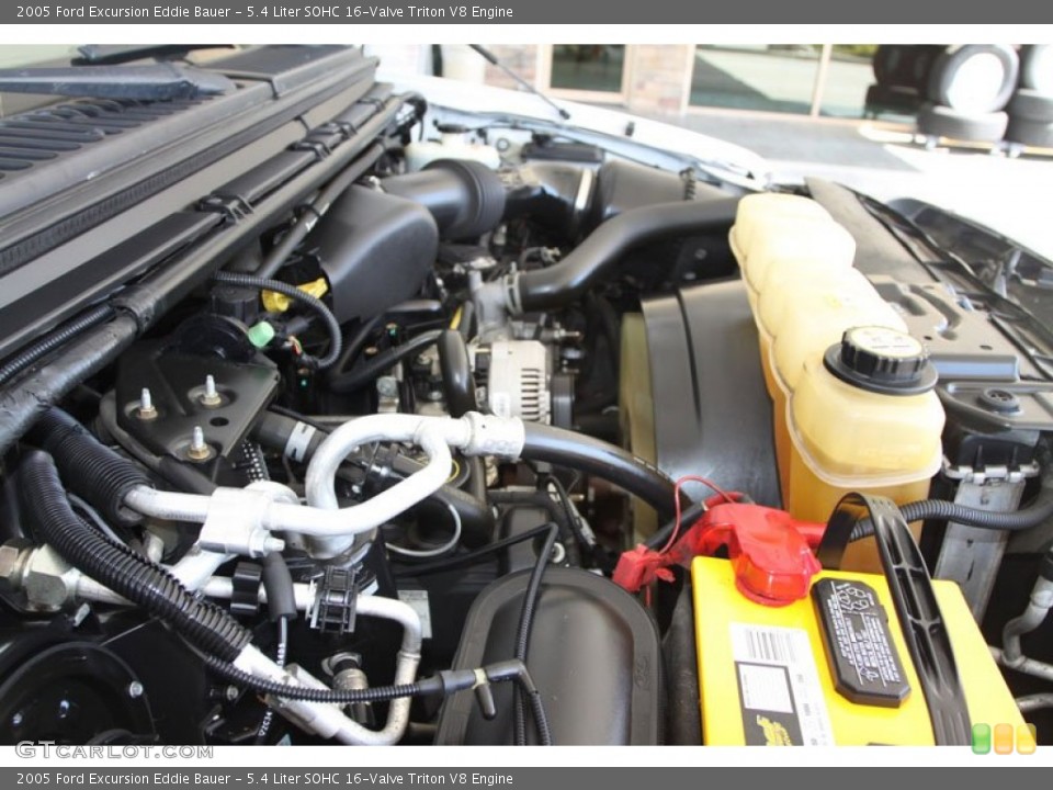 5.4 Liter SOHC 16-Valve Triton V8 Engine for the 2005 Ford Excursion #64272905