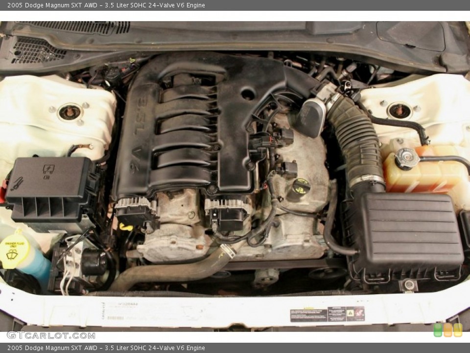 3.5 Liter SOHC 24-Valve V6 Engine for the 2005 Dodge Magnum #65224354