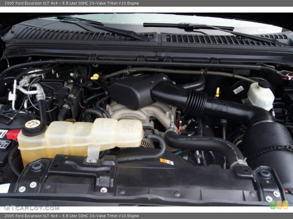 6.8 Liter SOHC 20-Valve Triton V10 Engine for the 2005 Ford Excursion #68154993