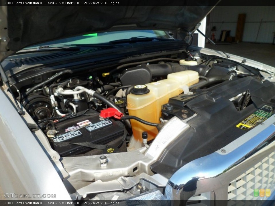 6.8 Liter SOHC 20-Valve V10 Engine for the 2003 Ford Excursion #70140317