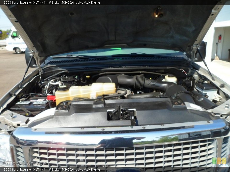 6.8 Liter SOHC 20-Valve V10 Engine for the 2003 Ford Excursion #70140327