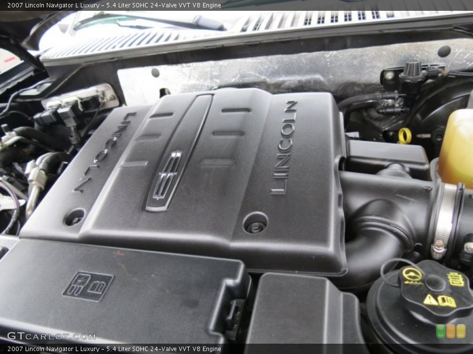 5.4 Liter SOHC 24-Valve VVT V8 2007 Lincoln Navigator Engine