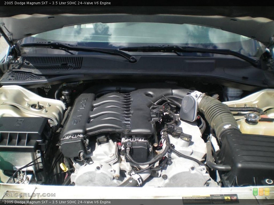 3.5 Liter SOHC 24-Valve V6 Engine for the 2005 Dodge Magnum #7107270