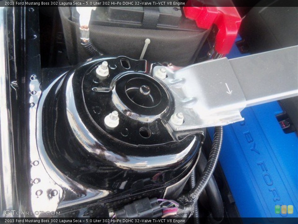5.0 Liter 302 Hi-Po DOHC 32-Valve Ti-VCT V8 Engine for the 2013 Ford Mustang #72442636