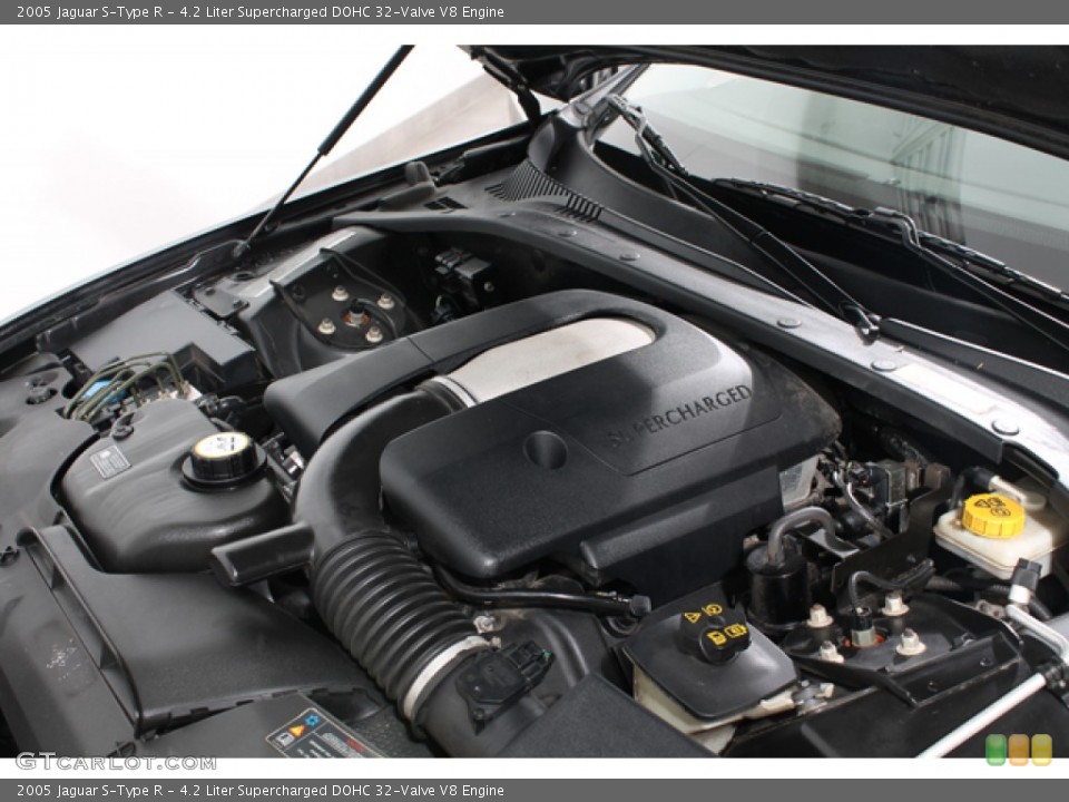 4.2 Liter Supercharged DOHC 32-Valve V8 2005 Jaguar S-Type Engine