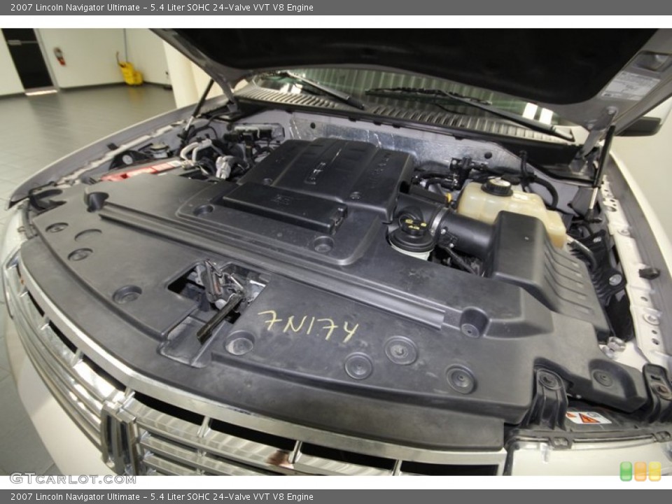 5.4 Liter SOHC 24-Valve VVT V8 Engine for the 2007 Lincoln Navigator #72544155