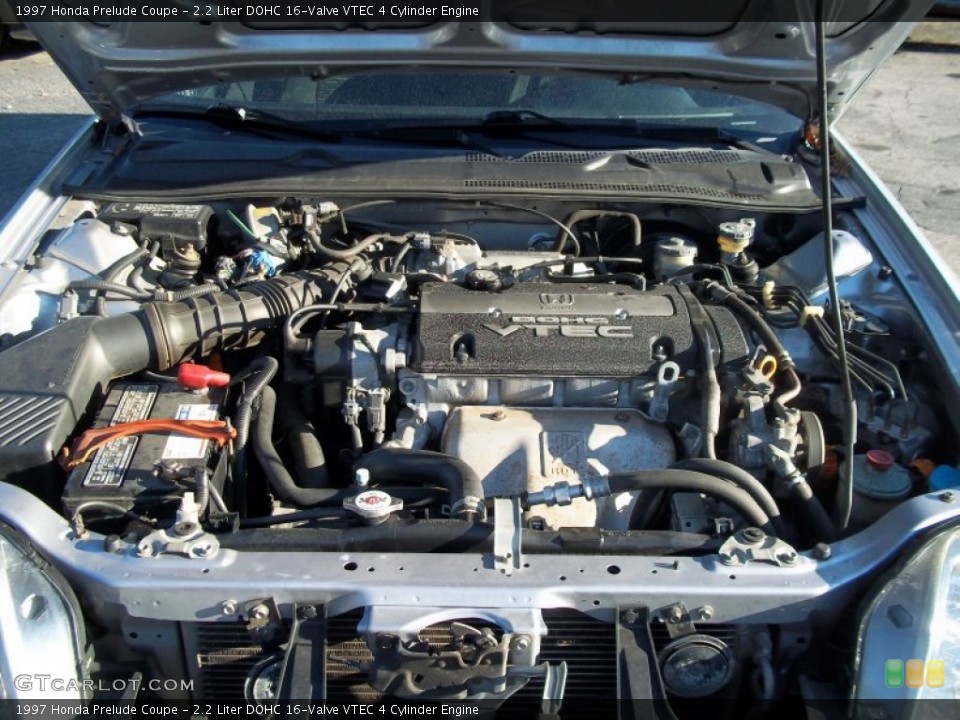2.2 Liter DOHC 16-Valve VTEC 4 Cylinder 1997 Honda Prelude Engine