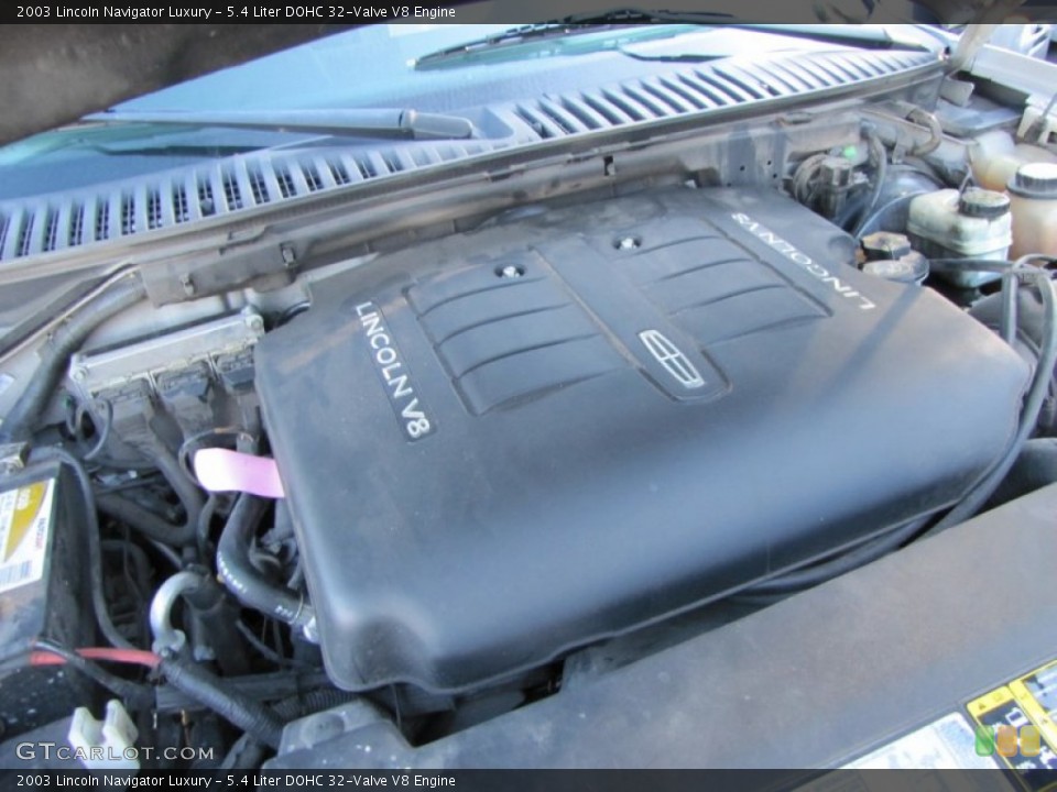 5.4 Liter DOHC 32-Valve V8 2003 Lincoln Navigator Engine