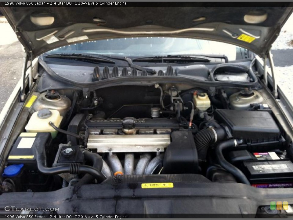 2.4 Liter DOHC 20-Valve 5 Cylinder 1996 Volvo 850 Engine