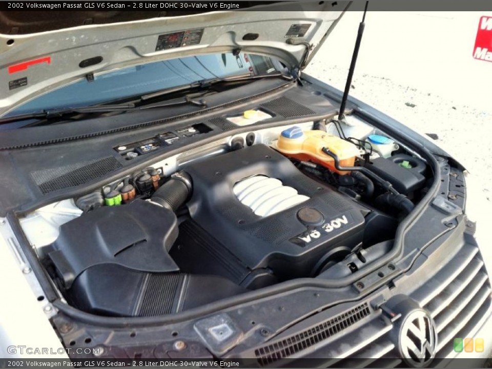 2.8 Liter DOHC 30-Valve V6 Engine for the 2002 Volkswagen Passat #74457980